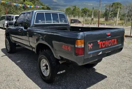 1991 Toyota pickup 4x4 standard v6