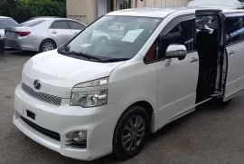 2013 /2012 Toyota voxy