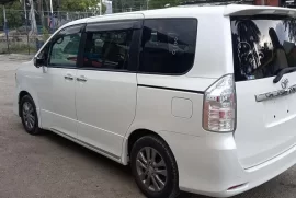 2013 /2012 Toyota voxy