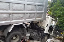 Isuzu Truck 6 cylinder forward dumper