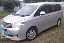 2011 Toyota noah