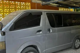 Hiace bus 2006